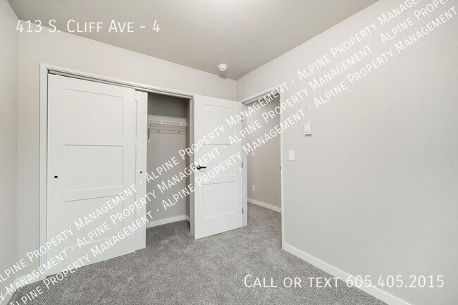 Building Photo - 413 S Cliff Ave
