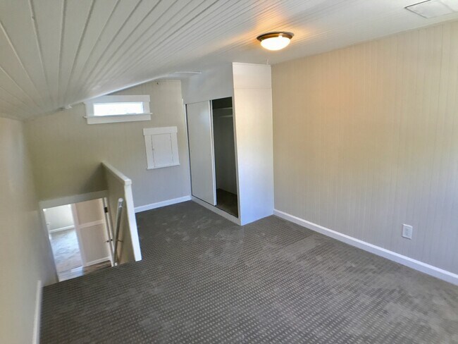 Building Photo - 528 E Washington Ave