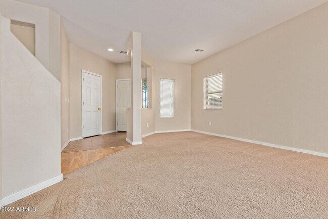 Building Photo - Beautiful 5 bedroom, 3 bathroom home in Surprise AZ