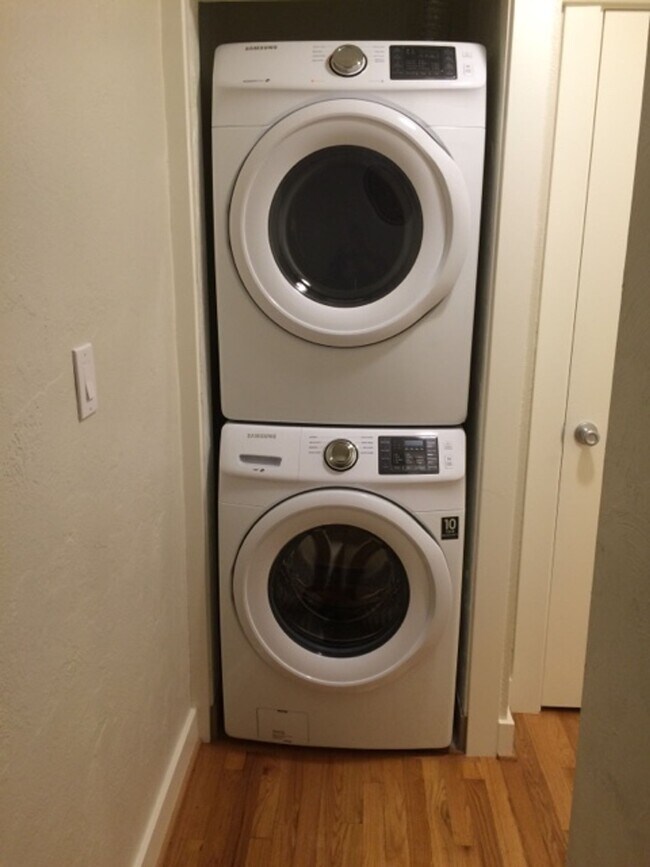 Building Photo - Modern Remodel Spacious 2BD Hardwoods, Qua...