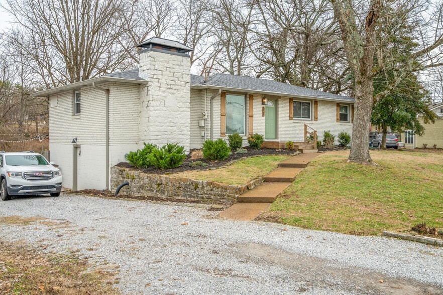 side of house - 539 Northcrest Dr