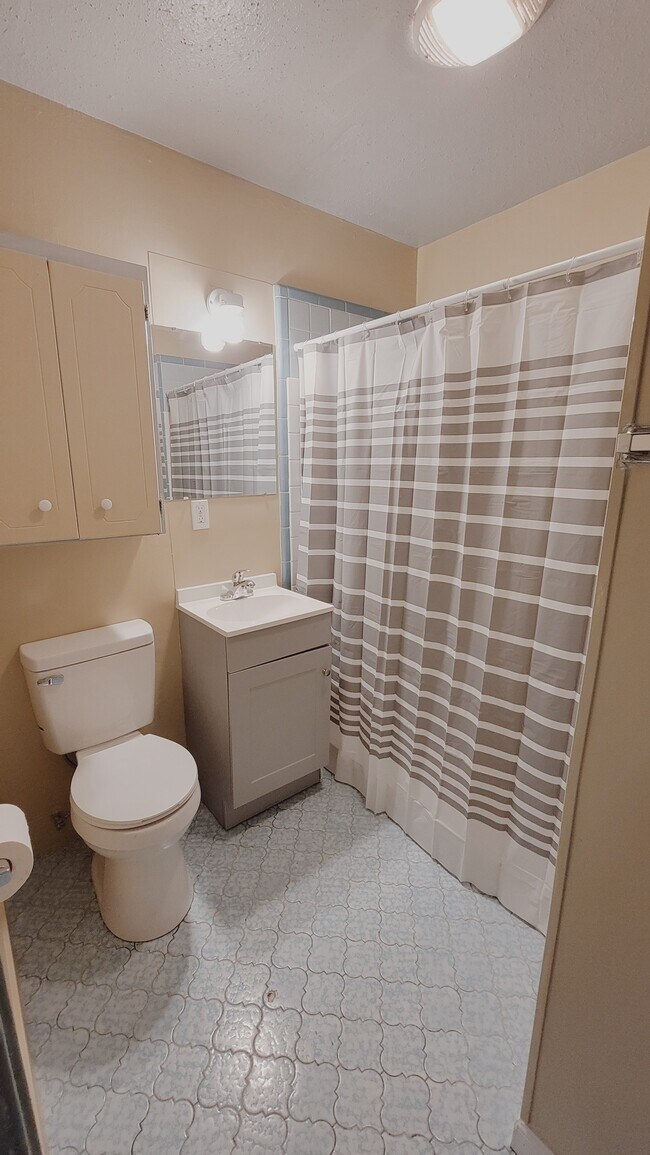 Building Photo - 1276 George St NE