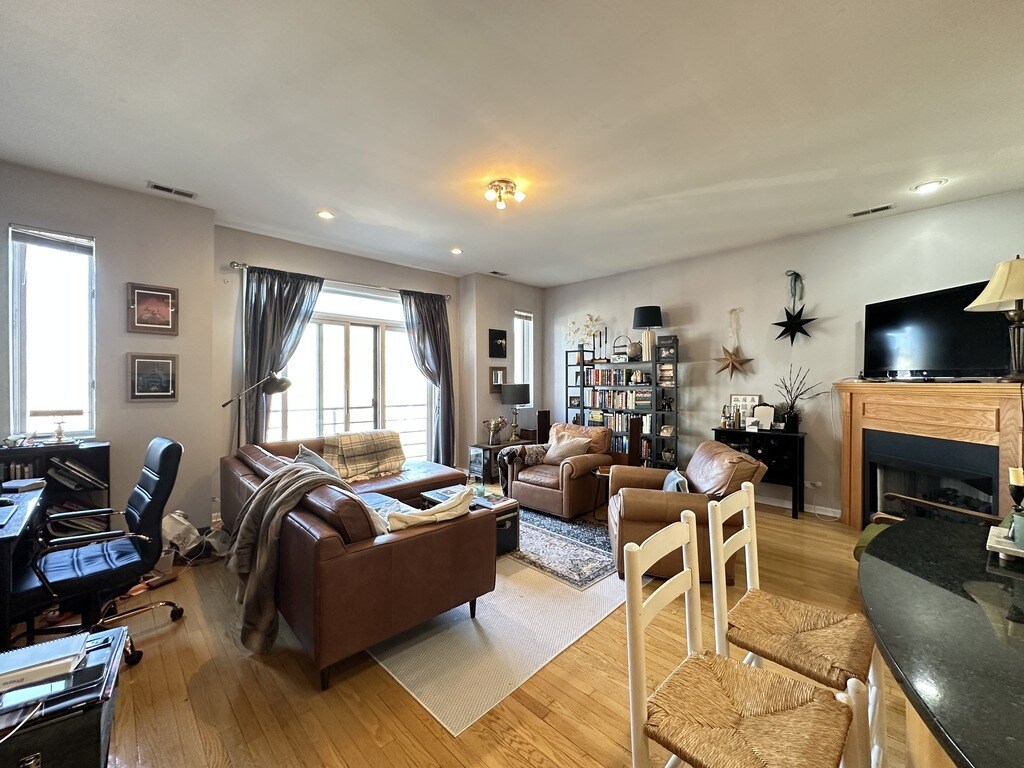 Building Photo - 1743 W North Ave