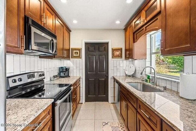 Building Photo - 295 Spruce Ave