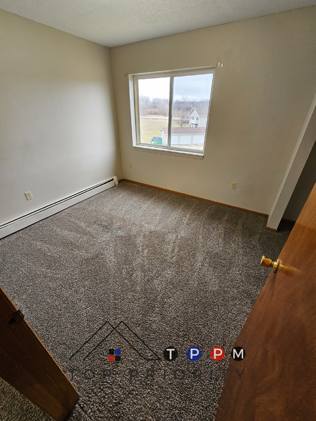 Building Photo - ** WINTER MOVE IN SPECIAL ** 2 Bedroom | 1...