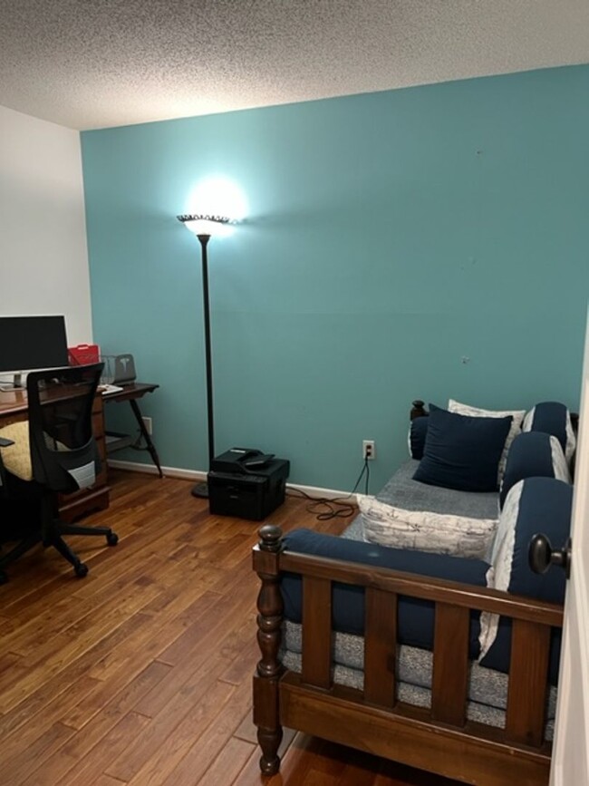 Building Photo - Fully Furnished-Short or Long Term Rental-...