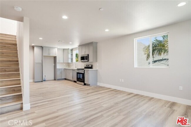 Building Photo - 1821 S New England St