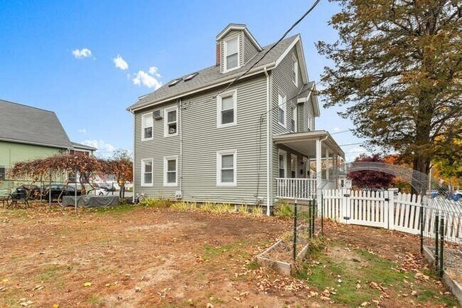 Building Photo - 7 Perham St