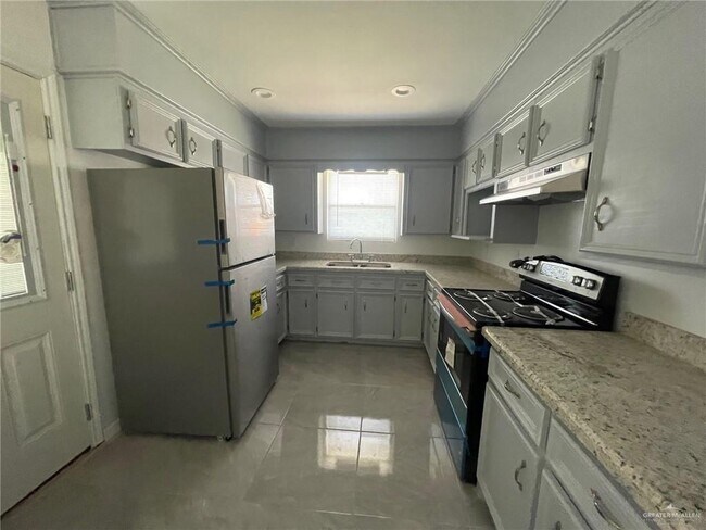 Building Photo - 610 W Jones Ave