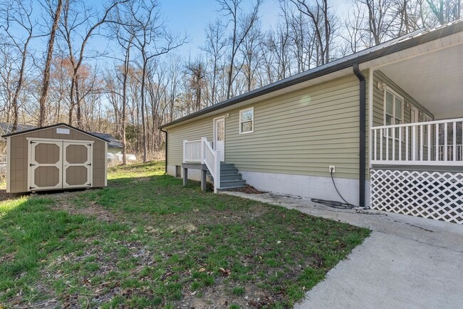 Building Photo - 3-Bedroom in Town of Farmville with Privacy and Convenience!