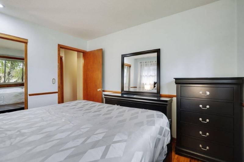 Building Photo - 656 17th Ave NW