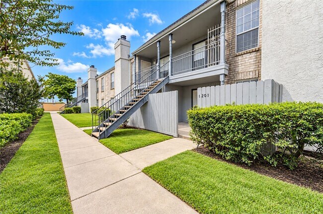 Building Photo - 6606 De Moss Dr