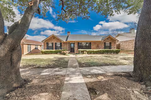 Building Photo - 8467 Willow Creek Dr