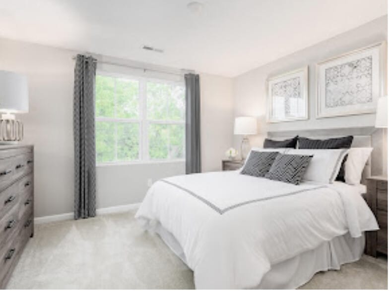 Master bedroom with En-suite bathroom - 13 Limestone Blvd