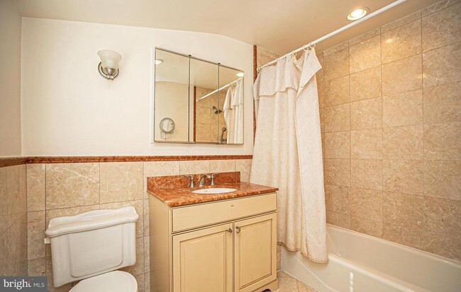 Building Photo - 526 Williams Rd