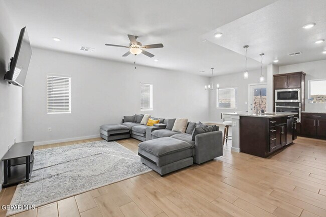 Building Photo - 12677 Viendo Norte Dr