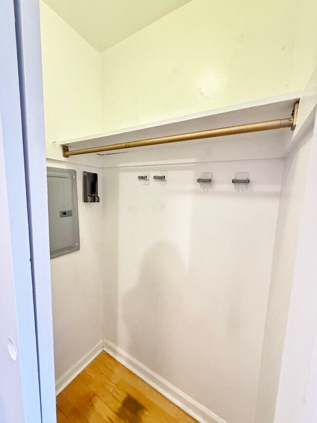 Building Photo - 3550 N Lake Shore Dr