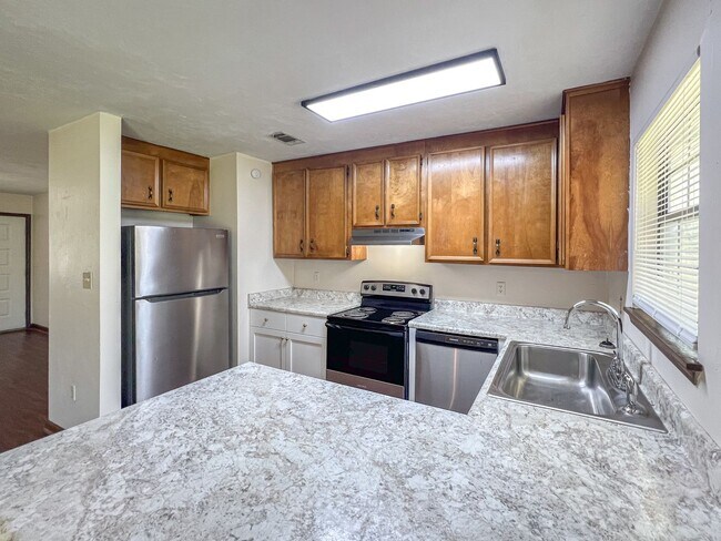 Building Photo - Peaceful 2 bedroom off Lake Jackson