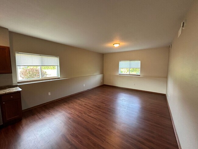 Building Photo - Stadium Commons Lower Unit