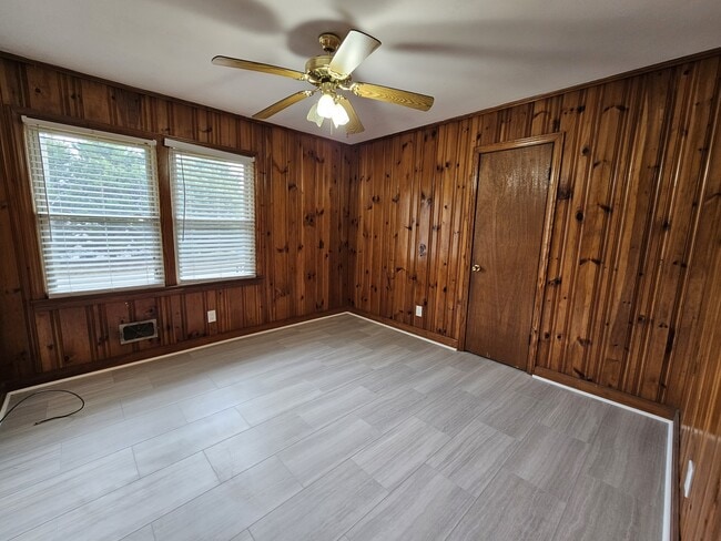 Building Photo - 3 Bristol Dr