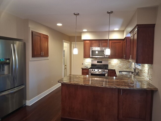 Building Photo - Charming 3 Bed 1.5 Bath Home!