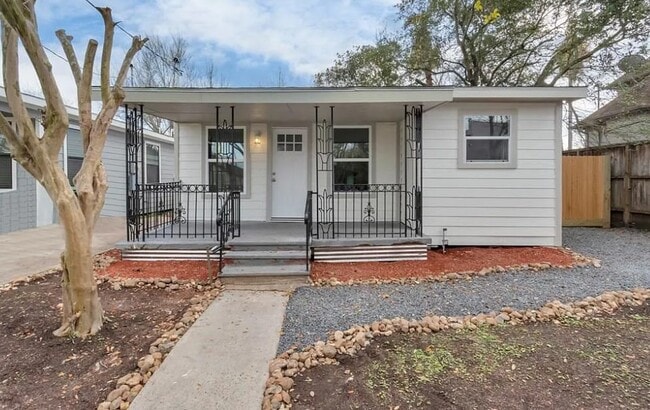 Primary Photo - 1202 Common Park Dr