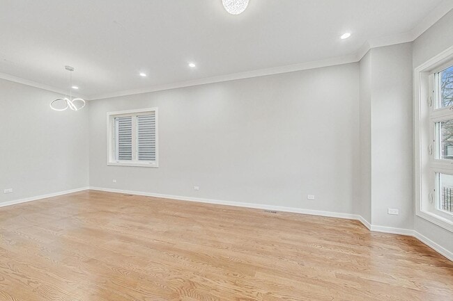 Building Photo - 6626 S Ingleside Ave