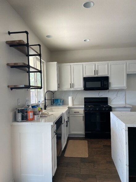Building Photo - 33377 Mesolite Way