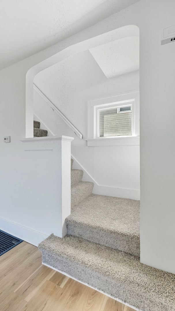 Building Photo - NEW LISTING! 2 Bedroom home!