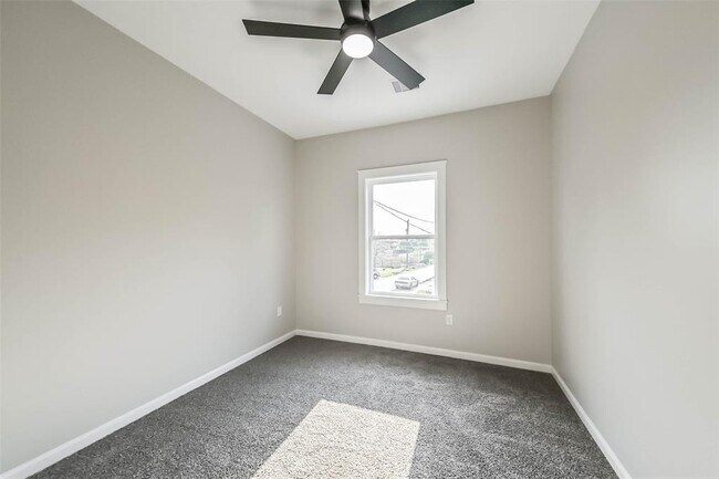 Building Photo - 4721 Mallow St