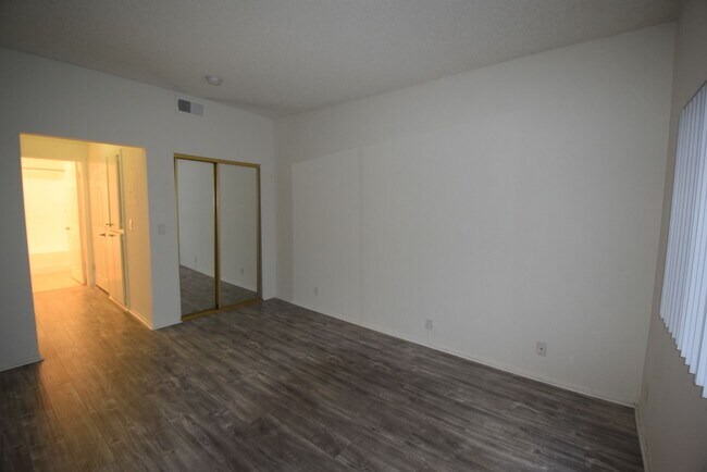 Building Photo - 11594 Moorpark St