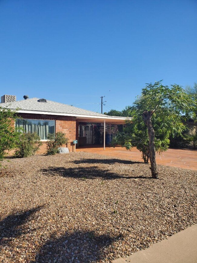 Building Photo - 1520 W Encanto Blvd