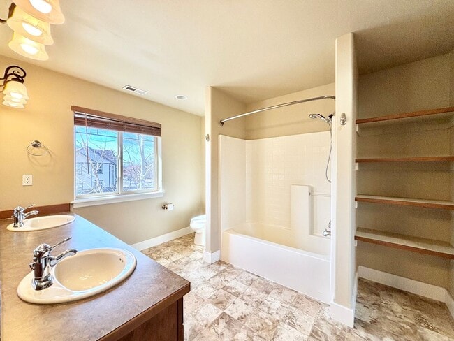 Building Photo - 3 Bedroom 2 1/2 Bath in Bozeman