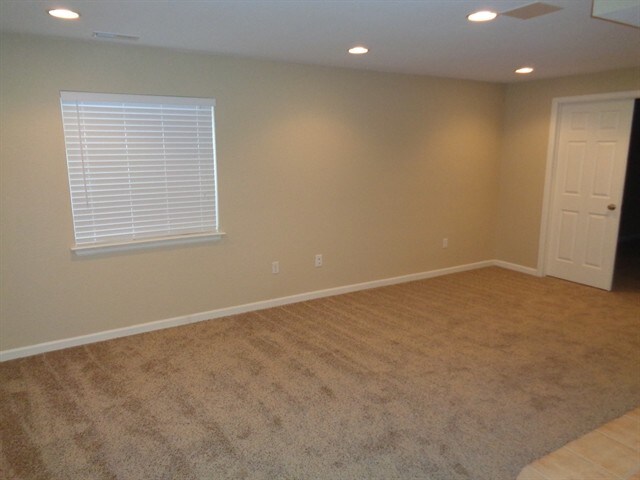 Building Photo - 5198 Fontana Ct