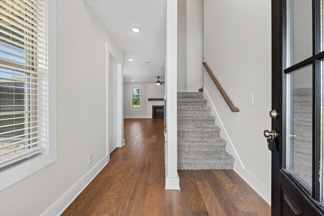 Building Photo - 393 Frontier Dr