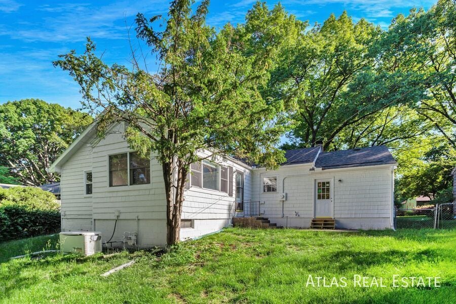 Building Photo - 5016 W 72nd St