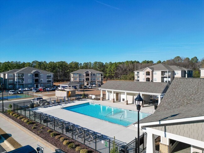 Building Photo - 190 Grove Cir