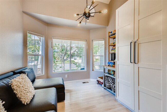 Building Photo - Beautiful 5 Bed 3.5 Bath Home In An Amazin...