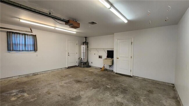 Building Photo - 2213 Stall Dr