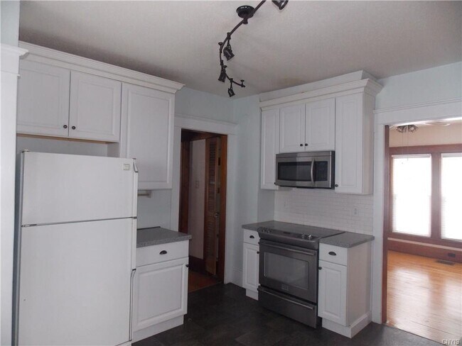 Building Photo - Village of Carthage 4 Bedroom / 2 Bath Ren...