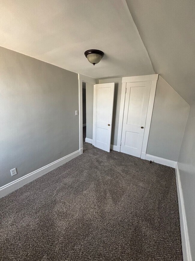 Building Photo - 1750 Alcoy Rd