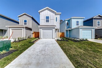 Building Photo - 18522 Tre Croci Dr