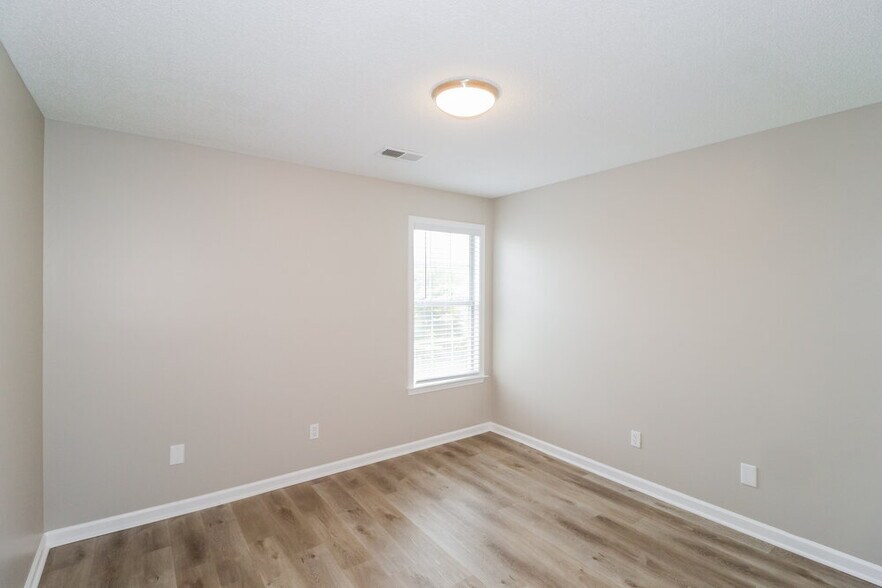 Building Photo - 1161 Red Fern Cir E
