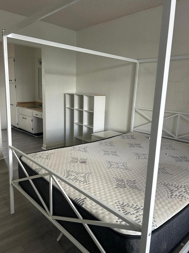 Building Photo - 5335 NW 10th Ct