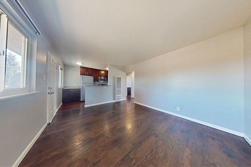 Building Photo - 569 Smalley Ave