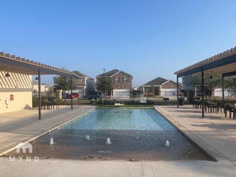 Building Photo - 14462 Palm Ridge