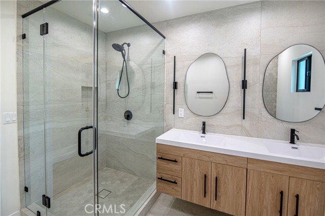 Building Photo - 7760 Independence Ave