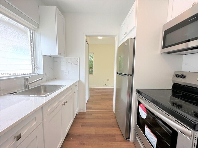 Building Photo - 1920 Biarritz Dr