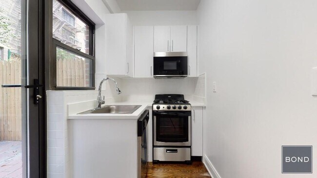 Building Photo - 405 E 56th St