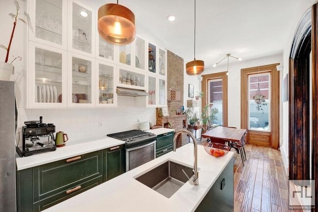Building Photo - 3 bedroom in BROOKLYN NY 11216